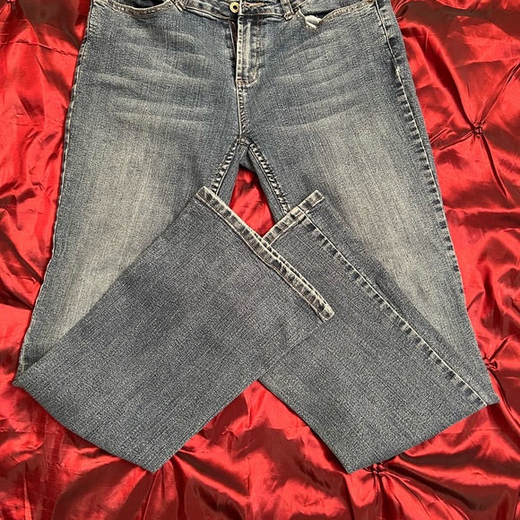 Best fit super stretch Guess bells in medium blue distressed denim, 31 - Picture 5 of 7